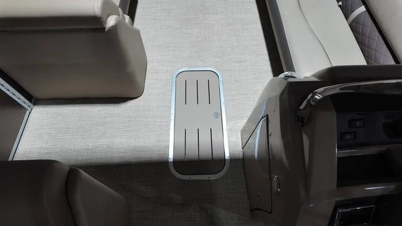 Slide: The Image of Interior of 2019 Bennington SXP SERIES 23SS pontoon boat. - 36