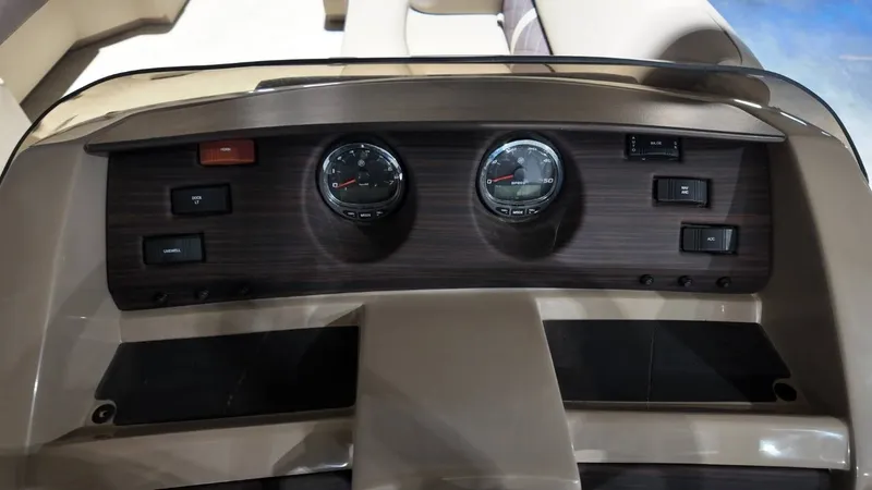 Slide: The Image of Dashboard of a 2019 Bennington SXP SERIES 23SS boat. - 43