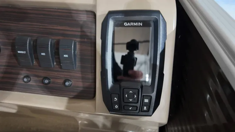 Slide: The Image of Garmin device on Bennington SXP SERIES 23SS boat, 2019 model. - 46