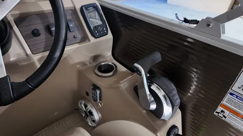 Slide: The Image of Interior view of Bennington SXP SERIES 23SS 2019 helm. - 47