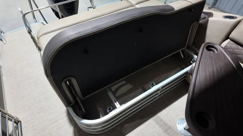 Slide: The Image of Bennington SXP SERIES 23SS 2019 - 53