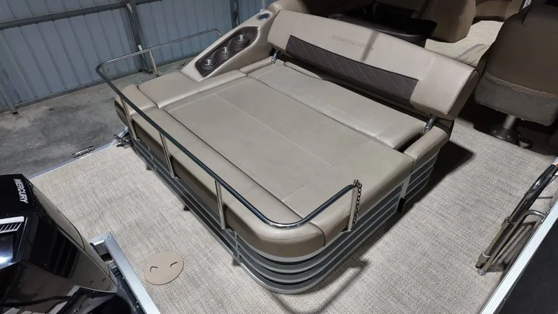 Slide: The Image of Bennington SXP SERIES 23SS 2019 - 60