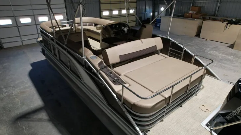 Slide: The Image of Bennington SXP SERIES 23SS 2019 - 61