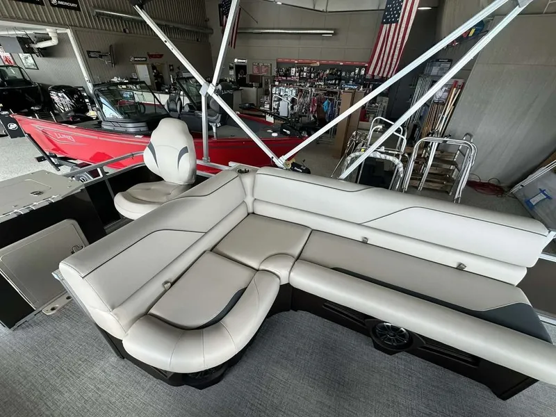 Slide: The Image of Avalon Venture Rear Fish 19 FT 2026 - 11