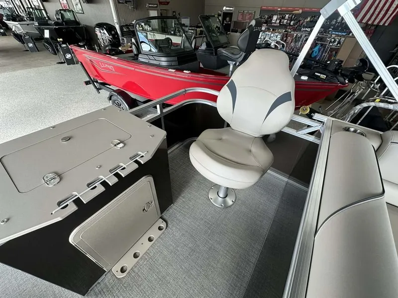 Slide: The Image of Avalon Venture Rear Fish 19 FT 2026 - 13