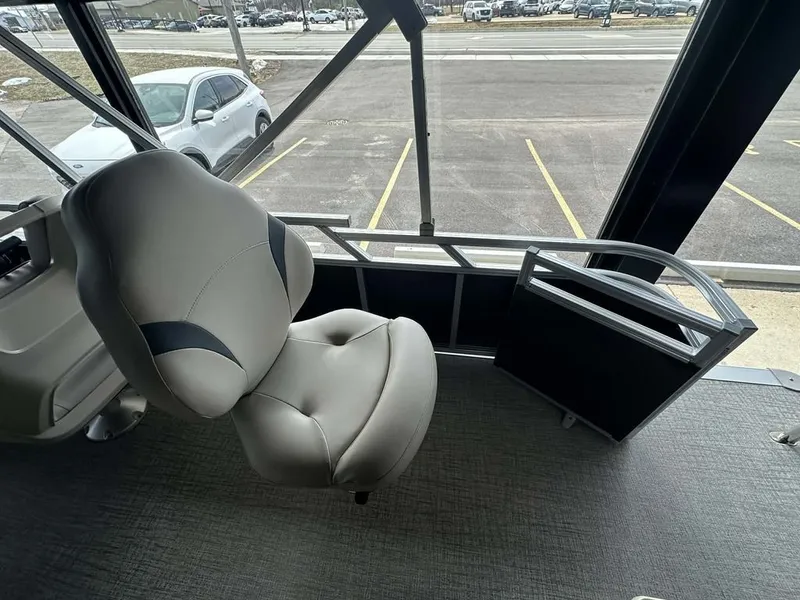 Slide: The Image of Avalon Venture Rear Fish 19 FT 2026 - 14