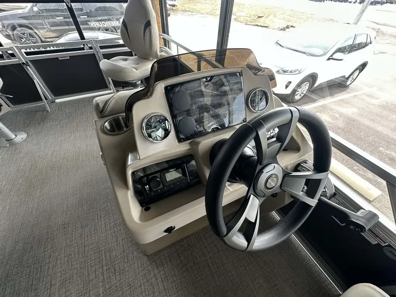 Slide: The Image of Avalon Venture Rear Fish 19 FT 2026 - 9