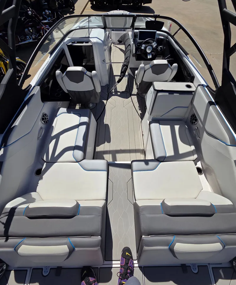 Slide: The Image of Interior of a 2021 Yamaha Boats 252XE with modern seating. - 10