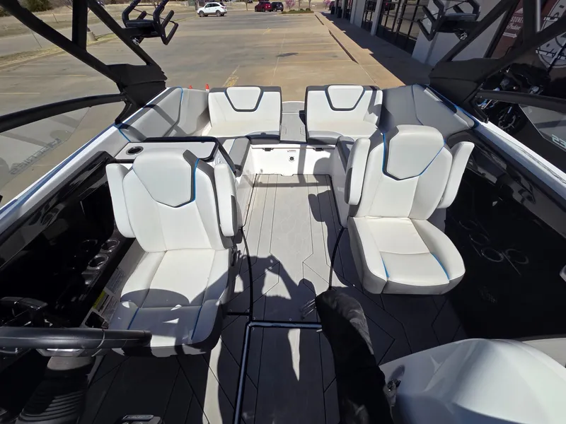Slide: The Image of Interior of a 2021 Yamaha Boats 252XE with white seating. - 12