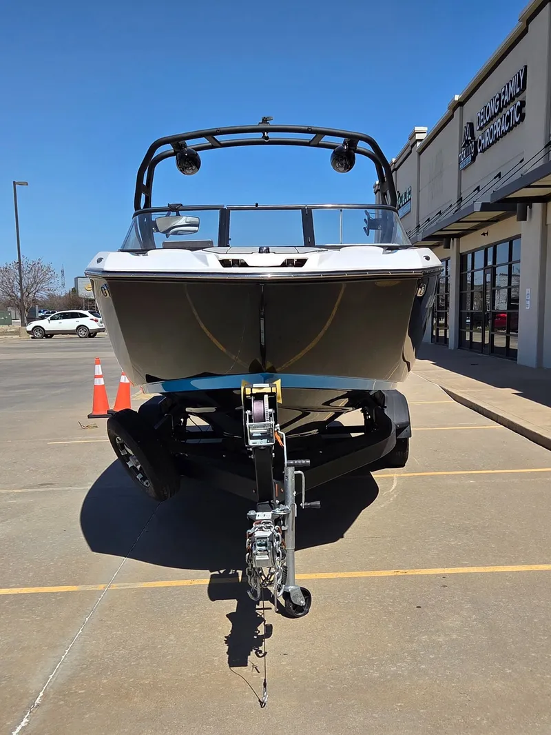 Slide: The Image of 2021 Yamaha Boats 252XE on trailer in front of a building. - 3