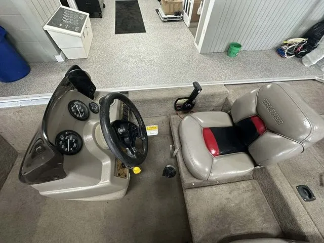 Slide: The Image of Tracker Pro Team 165 2001 - 9