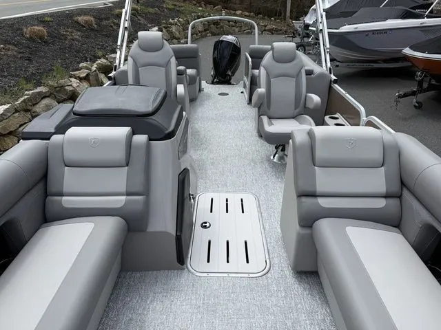 Slide: The Image of Premier 230 Sunsation RF - CL 2026 - 4