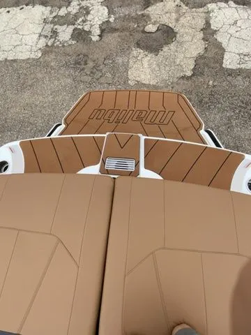 Slide: The Image of Malibu Wakesetter 20 VTX 2026 - 11