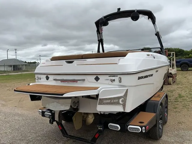 Slide: The Image of Malibu Wakesetter 20 VTX 2026 - 2