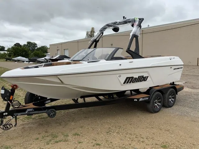 Slide: The Image of Malibu Wakesetter 20 VTX 2026 - 4