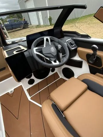 Slide: The Image of Malibu Wakesetter 20 VTX 2026 - 8