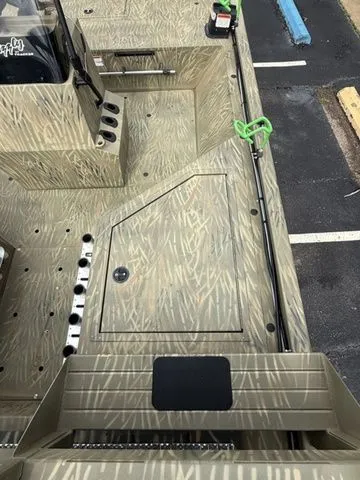 Slide: The Image of Tracker GRIZZLY® 2072 MVX CC Sportsman 2017 - 10