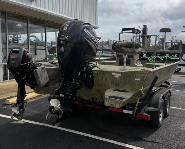 Slide: The Image of Tracker GRIZZLY® 2072 MVX CC Sportsman 2017 - 3