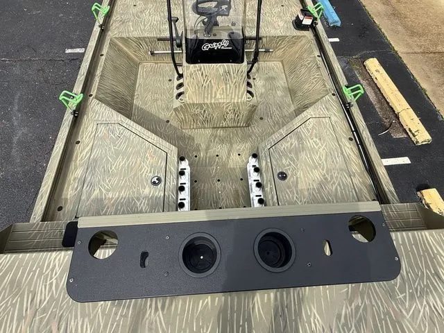 Slide: The Image of Tracker GRIZZLY® 2072 MVX CC Sportsman 2017 - 9