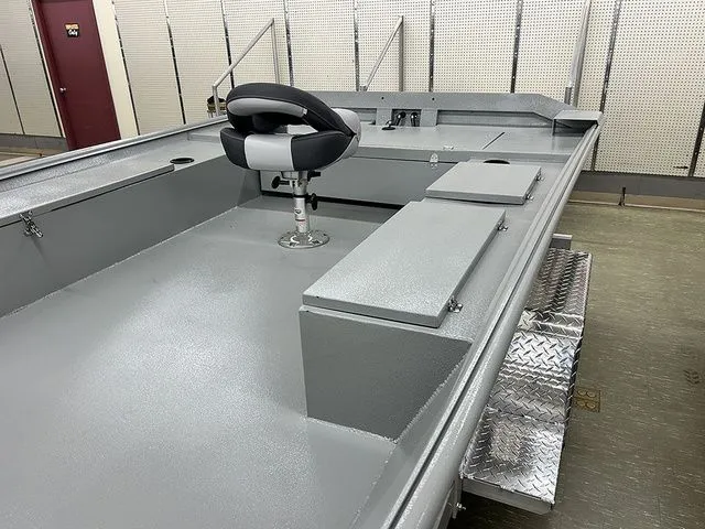 Slide: The Image of Xtreme Boats XT 182SS 2026 - 4