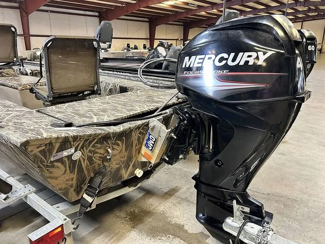 Slide: The Image of Lowe Stryker SS 2017 - 10