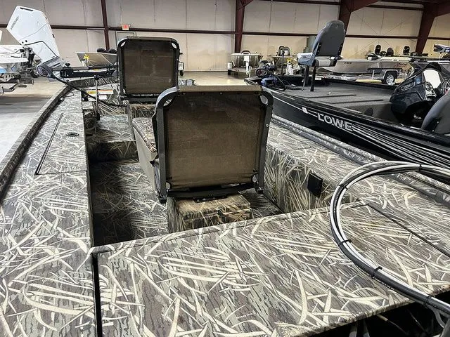 Slide: The Image of Lowe Stryker SS 2017 - 3