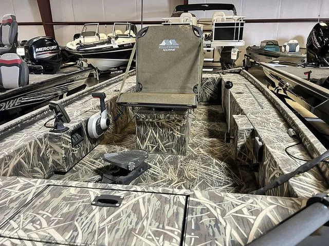 Slide: The Image of Lowe Stryker SS 2017 - 7