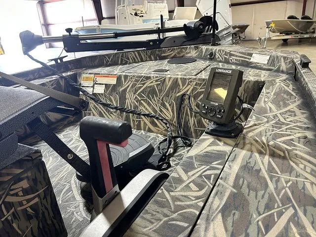 Slide: The Image of Lowe Stryker SS 2017 - 8