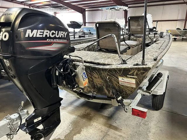 Slide: The Image of Lowe Stryker SS 2017 - 9