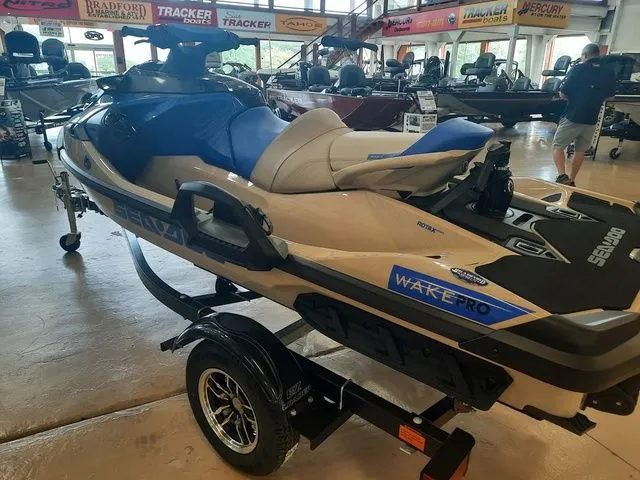 Slide: The Image of Sea-Doo Wake 2025 - 6