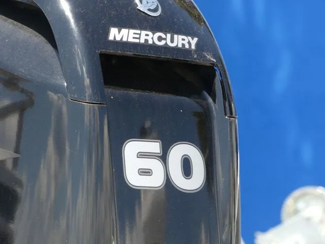 Slide: The Image of Sun Tracker Fishin' Barge 22 DLX 2023 - 10