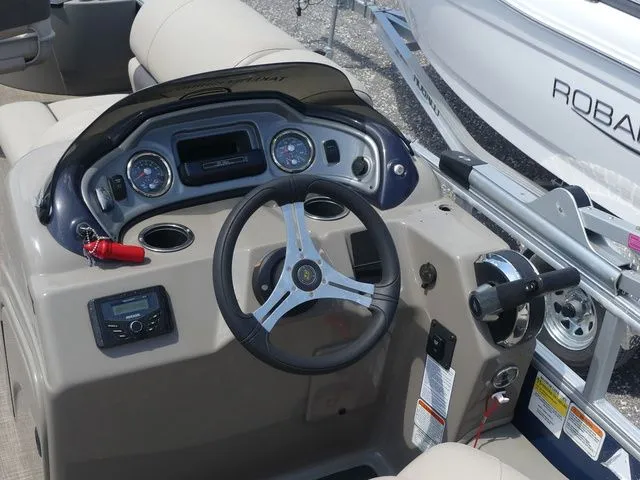 Slide: The Image of Sun Tracker Fishin' Barge 22 DLX 2023 - 15