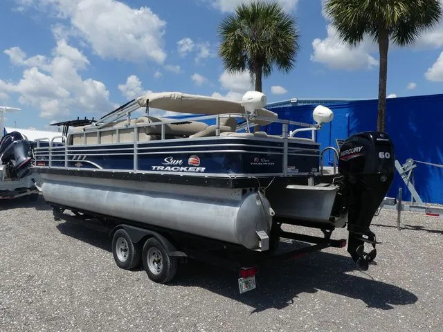 Slide: The Image of Sun Tracker Fishin' Barge 22 DLX 2023 - 6