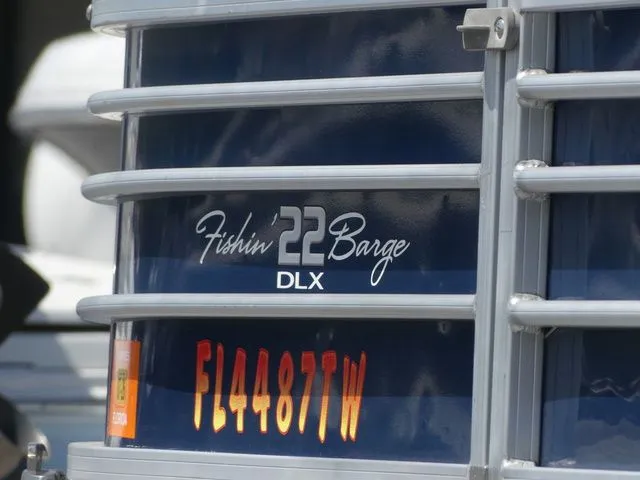 Slide: The Image of Sun Tracker Fishin' Barge 22 DLX 2023 - 8