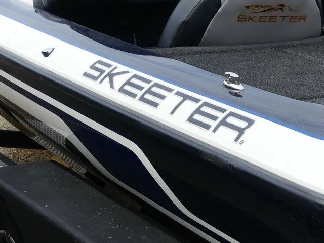 Slide: The Image of Skeeter ZX20 2014 - 7