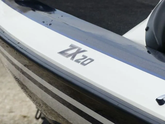 Slide: The Image of Skeeter ZX20 2014 - 8