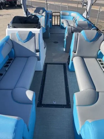 Slide: The Image of Montara 25' SURF BOSS 2.0 CW 2023 - 11