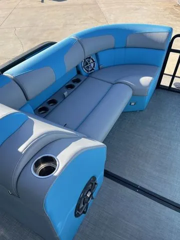 Slide: The Image of Montara 25' SURF BOSS 2.0 CW 2023 - 4