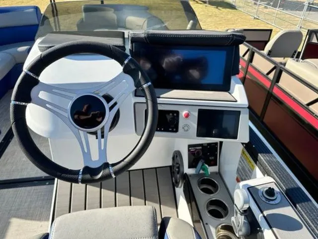 Slide: The Image of Montara 23' SURF BOSS 2.0 CW 2023 - 10