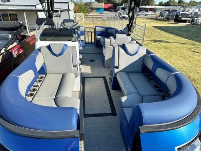 Slide: The Image of Montara 23' SURF BOSS 2.0 CW 2023 - 13