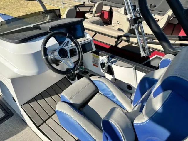 Slide: The Image of Montara 25' SURF BOSS 2.0 CW 2023 - 11