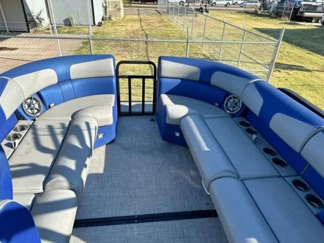 Slide: The Image of Montara 25' SURF BOSS 2.0 CW 2023 - 5