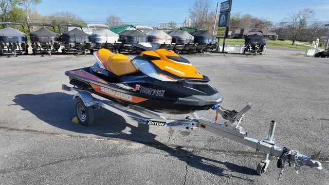 Slide: The Image of Sea-Doo GTI SE 155 2018 - 8