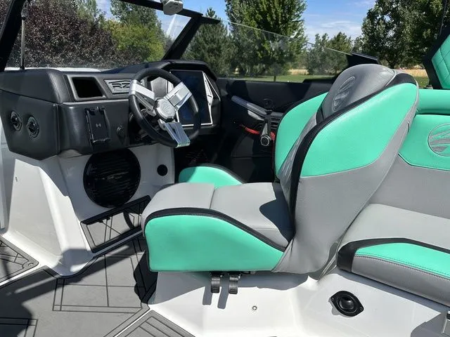 Slide: The Image of Tigé 20RZX 2023 - 36