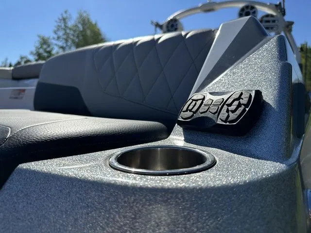 Slide: The Image of Tigé ZX5 2019 - 11