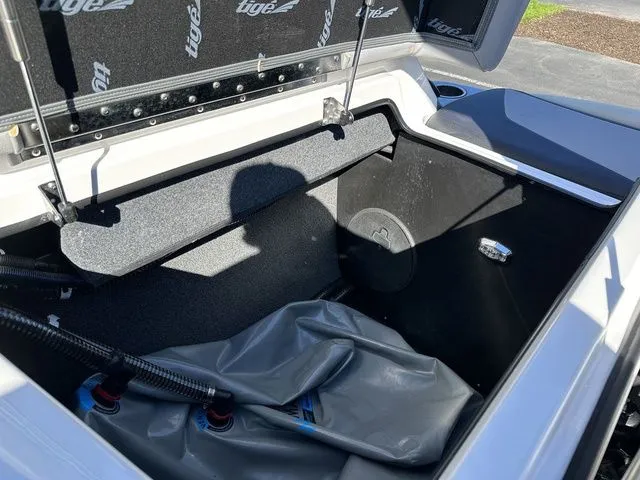 Slide: The Image of Tigé ZX5 2019 - 23