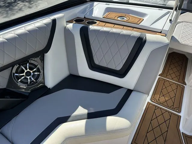 Slide: The Image of Tigé ZX5 2019 - 31