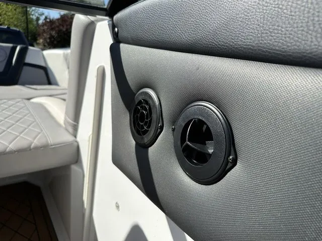 Slide: The Image of Tigé ZX5 2019 - 38