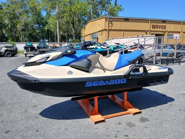 Slide: The Image of Sea-Doo Wake 170 BRP Premium Audio, iDF, iBR 2026 - 10