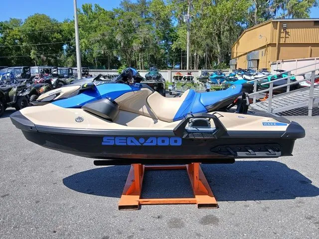 Slide: The Image of Sea-Doo Wake 170 BRP Premium Audio, iDF, iBR 2026 - 11